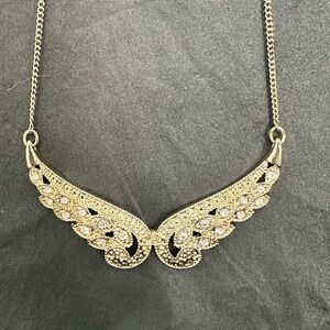 AVON Heavenly Angel Wings Necklace